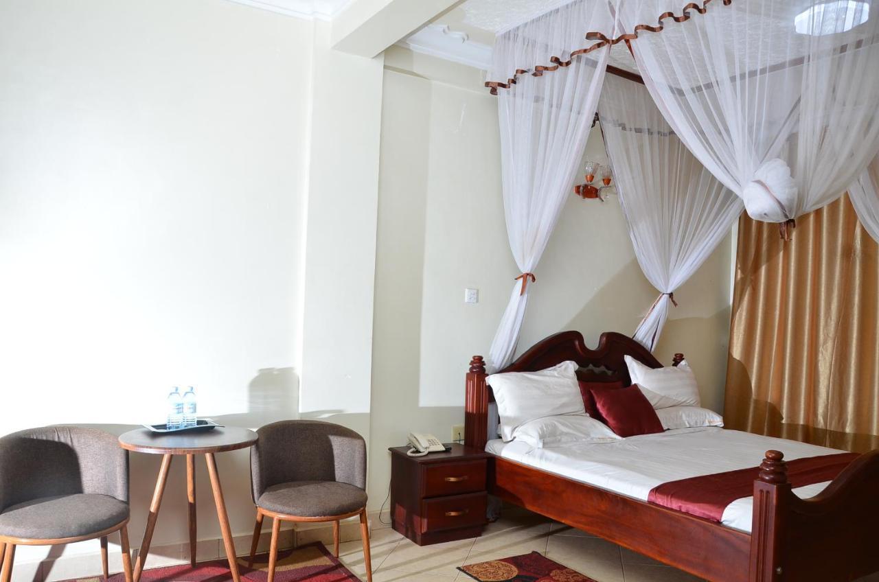 Ss Hotel คัมพาลา ภายนอก รูปภาพ