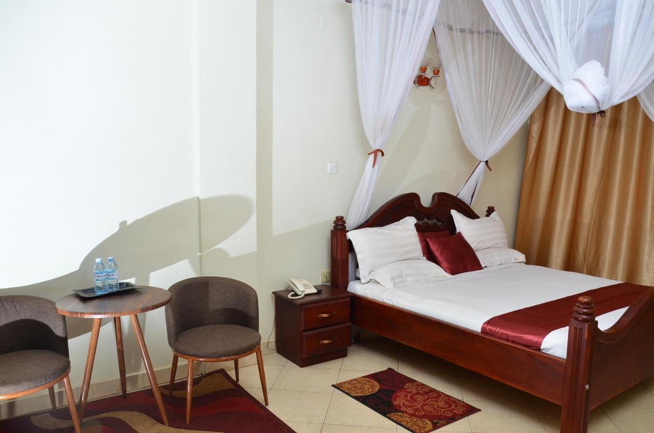 Ss Hotel คัมพาลา ภายนอก รูปภาพ