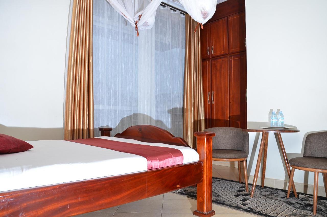 Ss Hotel คัมพาลา ภายนอก รูปภาพ