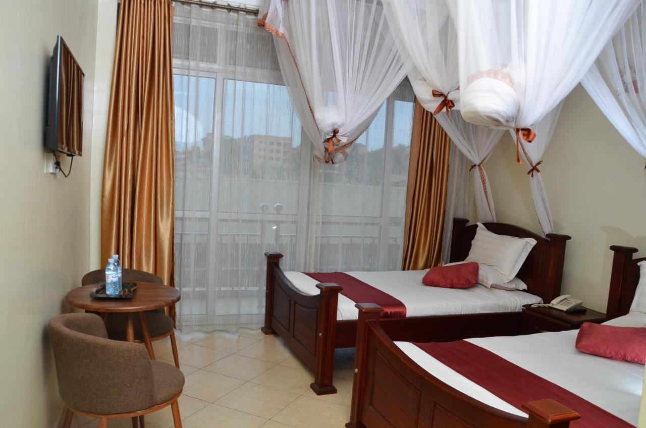 Ss Hotel คัมพาลา ภายนอก รูปภาพ
