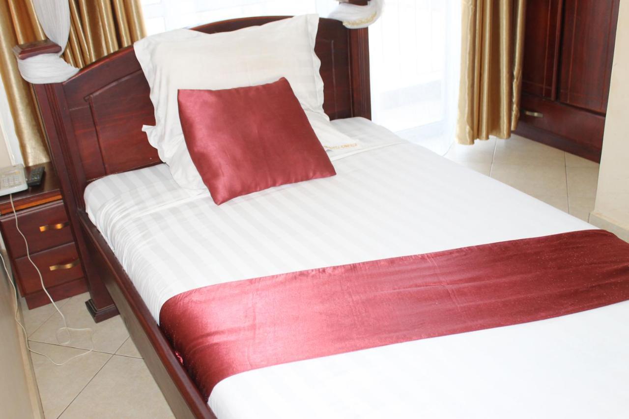 Ss Hotel คัมพาลา ภายนอก รูปภาพ