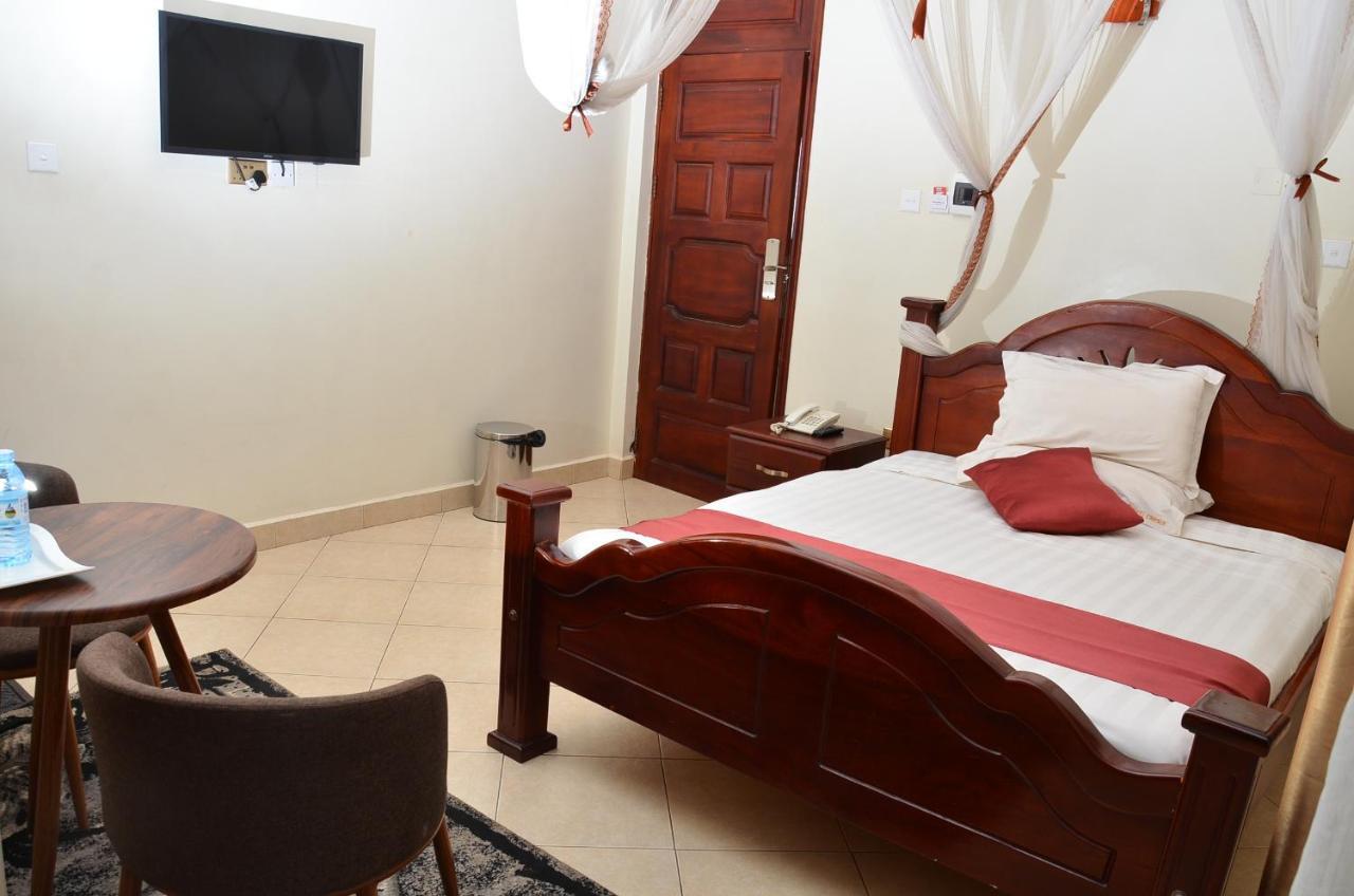Ss Hotel คัมพาลา ภายนอก รูปภาพ