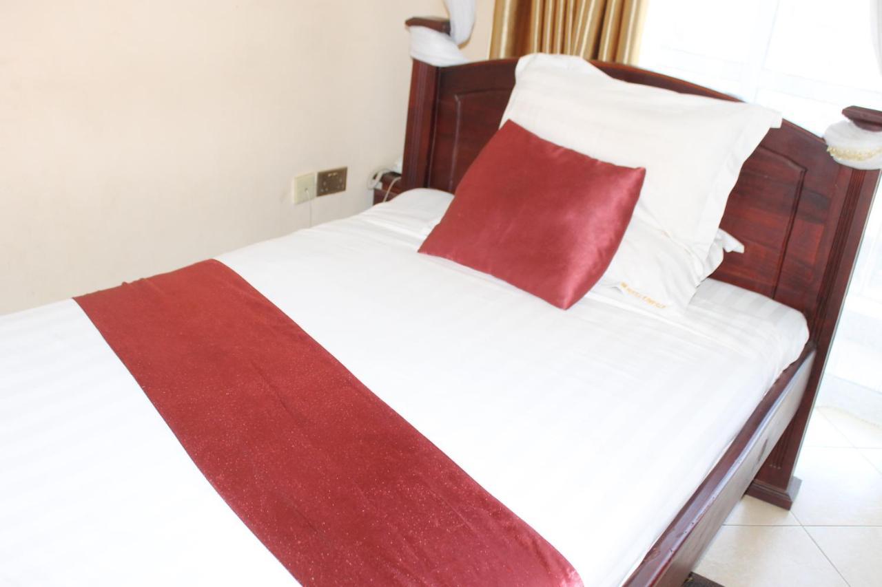 Ss Hotel คัมพาลา ภายนอก รูปภาพ