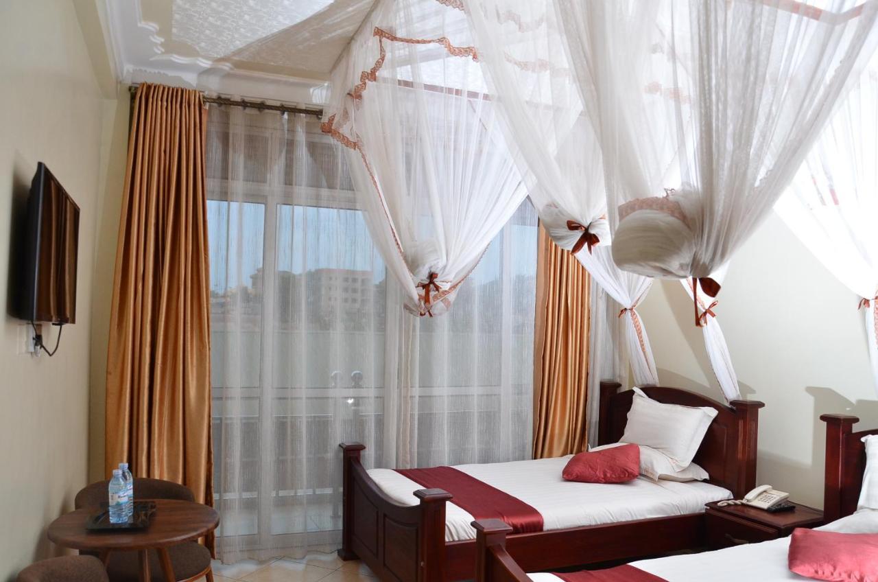 Ss Hotel คัมพาลา ภายนอก รูปภาพ