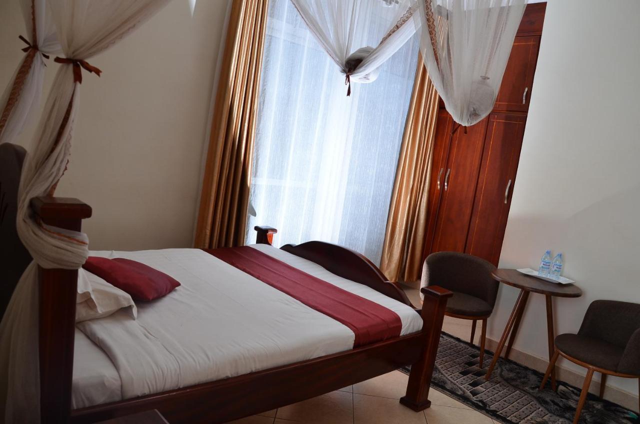 Ss Hotel คัมพาลา ภายนอก รูปภาพ