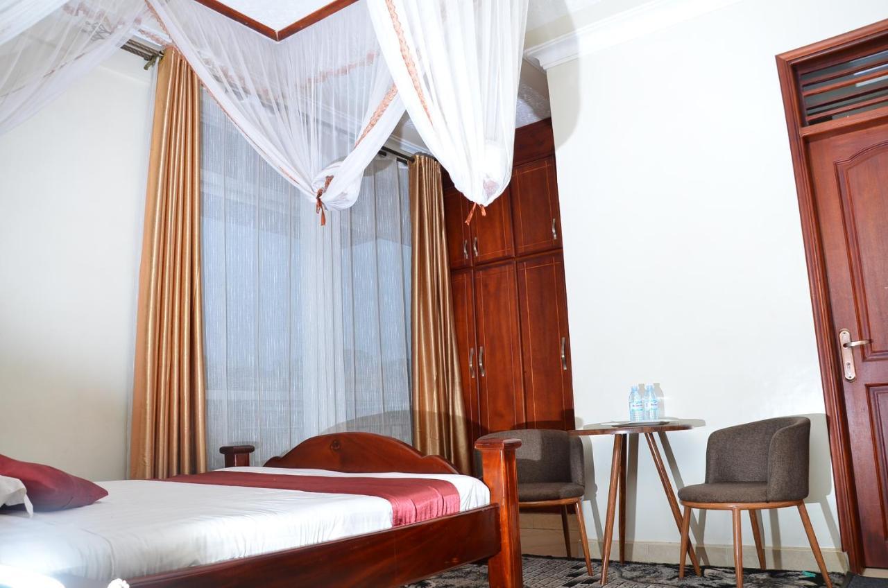 Ss Hotel คัมพาลา ภายนอก รูปภาพ