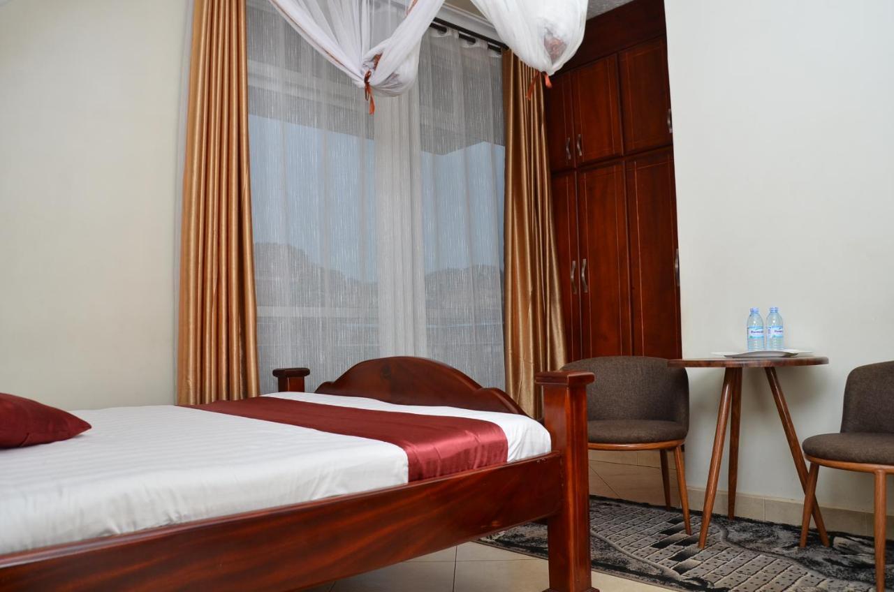 Ss Hotel คัมพาลา ภายนอก รูปภาพ