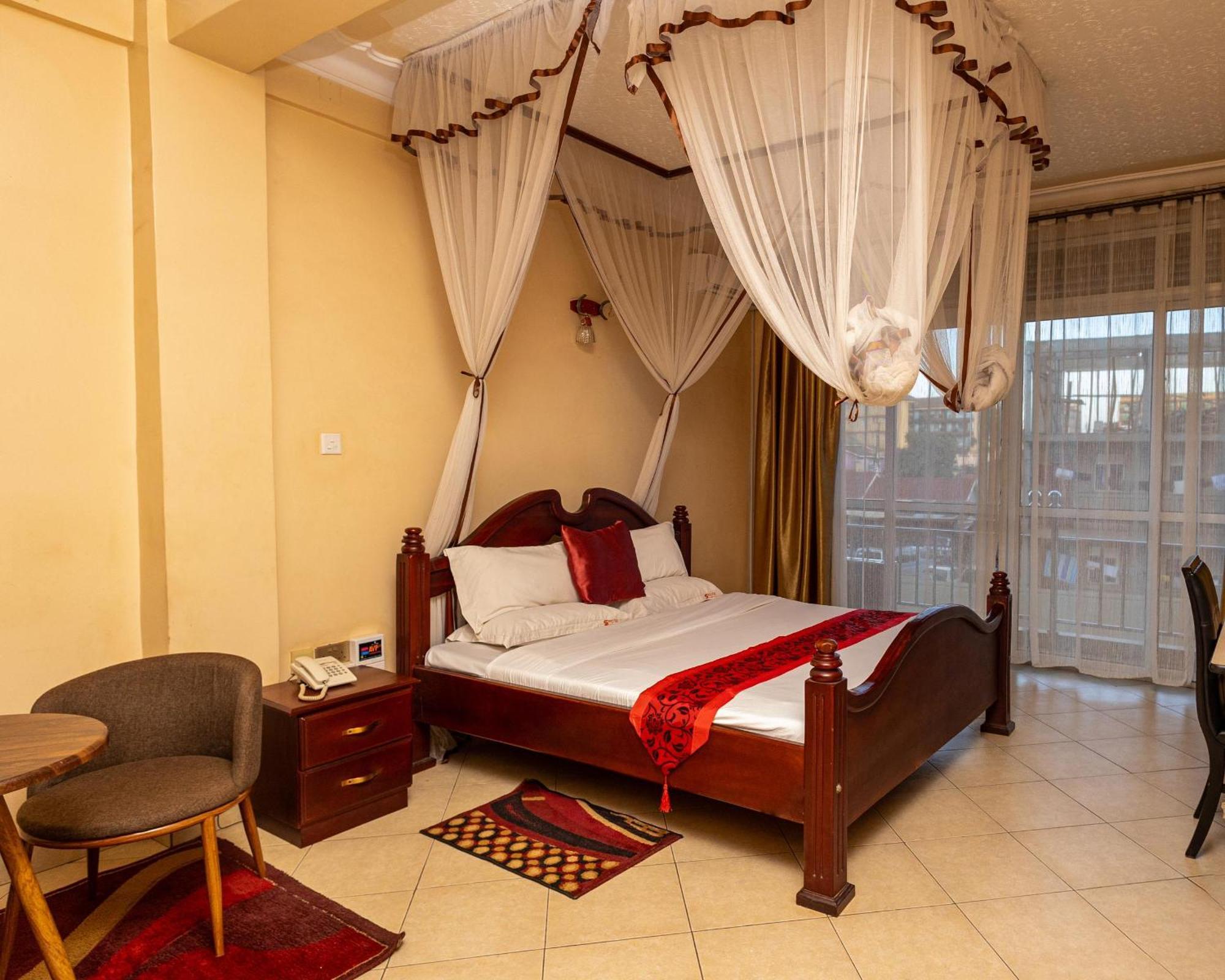 Ss Hotel คัมพาลา ภายนอก รูปภาพ